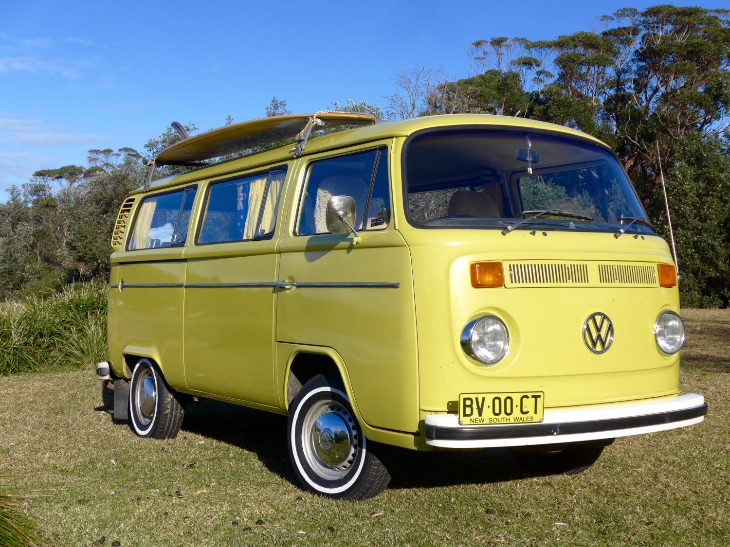 1976 Volkswagen Deluxe Kombi Microbus | 2022 Shannons Club Online Show ...