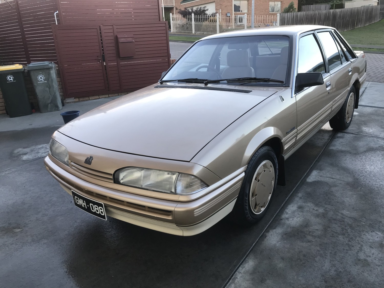 1988 Holden COMMODORE SERIES 200