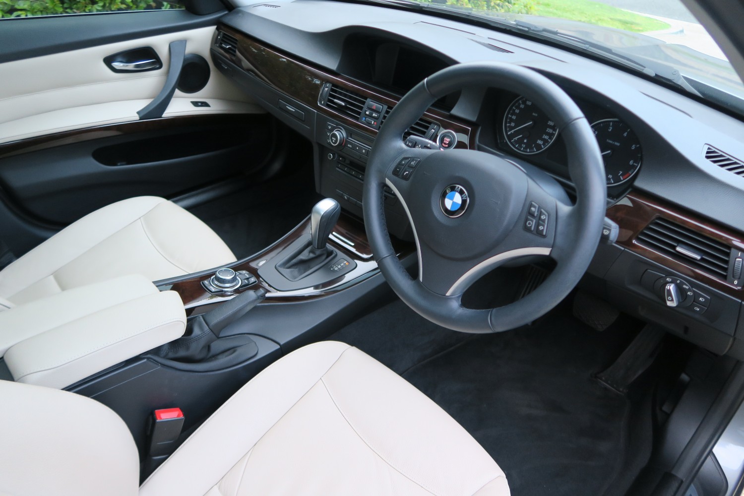 2011 BMW 320i EXECUTIVE
