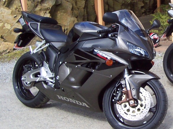 2005 Honda Fireblade - JohnD - Shannons Club