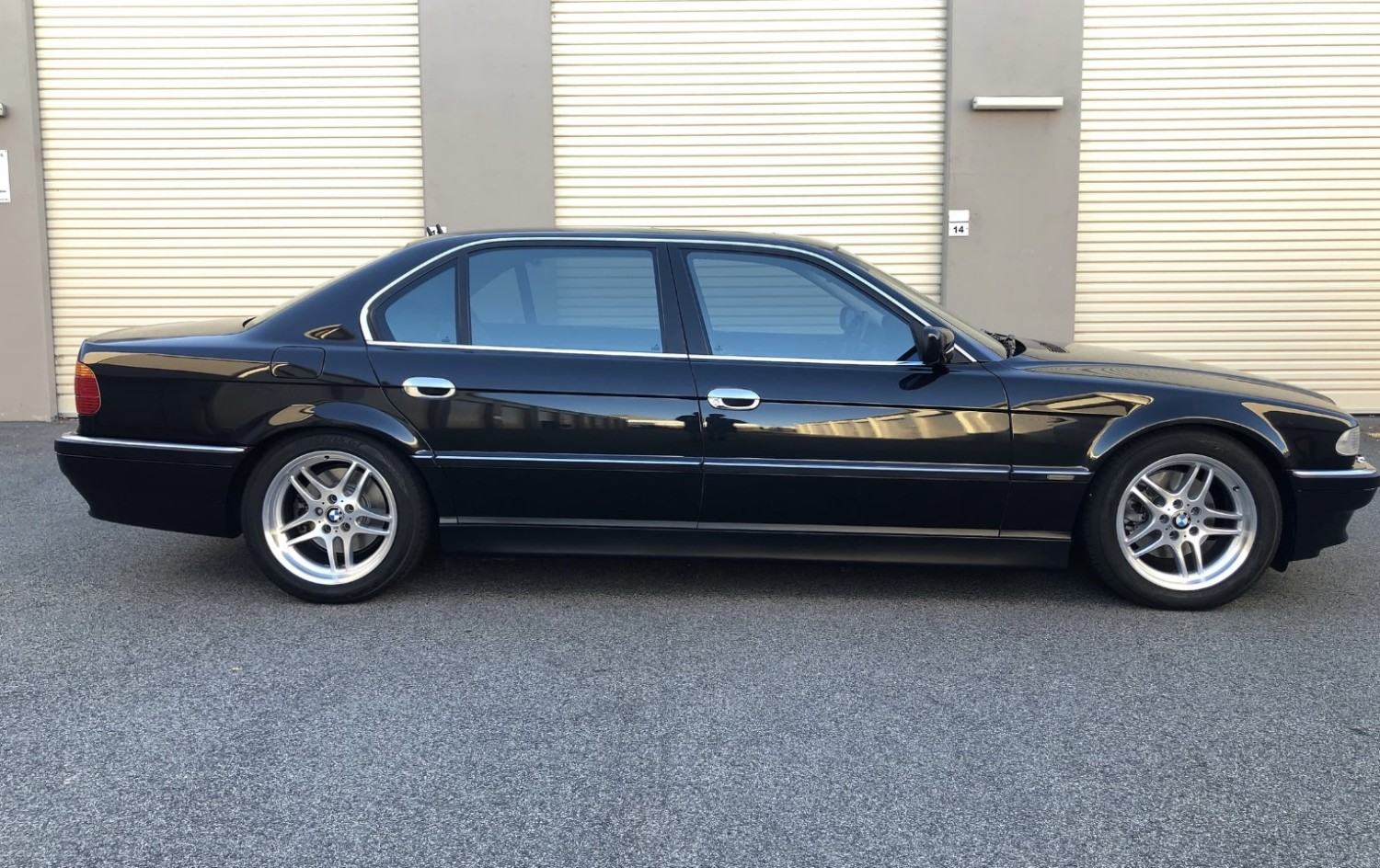 2000 BMW 740iL