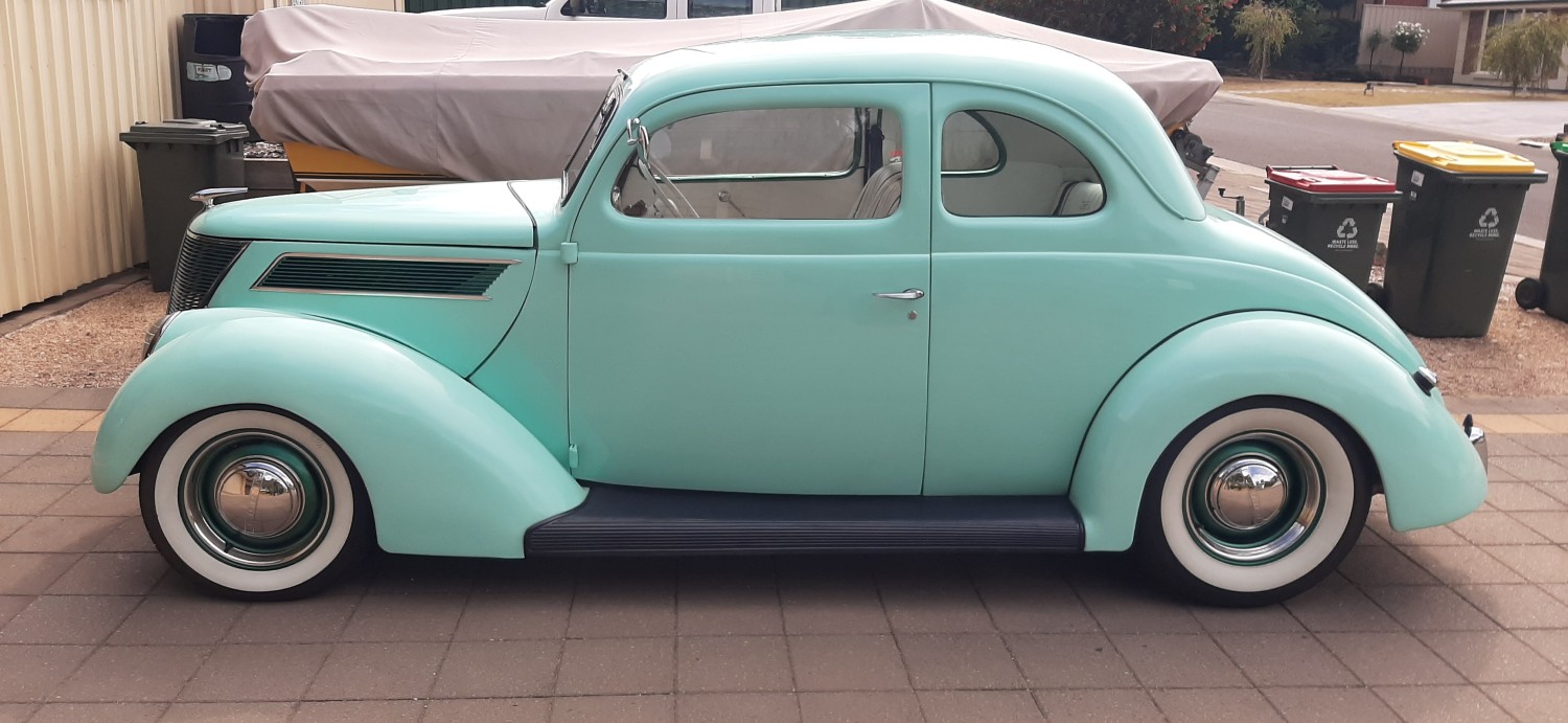 1937 Ford Club coupe
