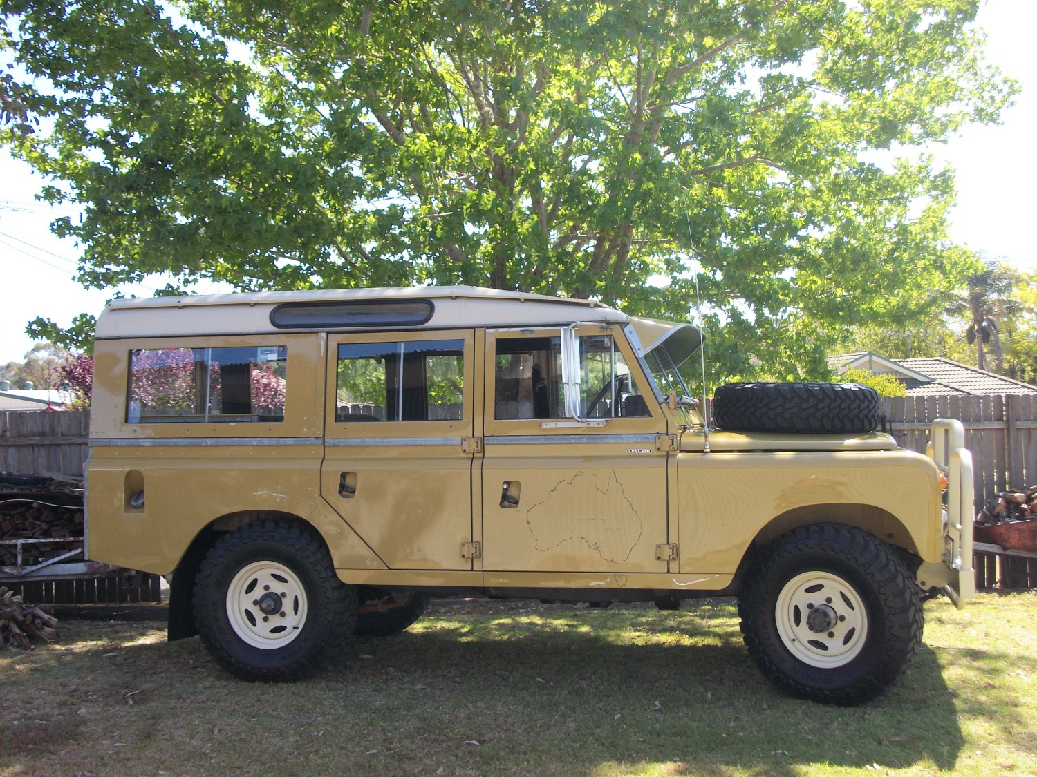 1974 Leyland Landrover Series 111 - hnoakes - Shannons Club