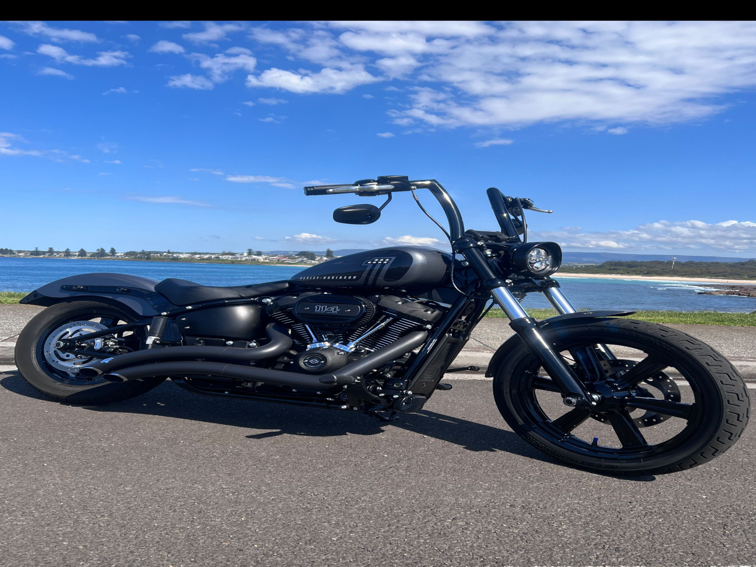 Guidon Moto Club Style Pour Harley Dyna, Softail, Street Bob - Noir CNC