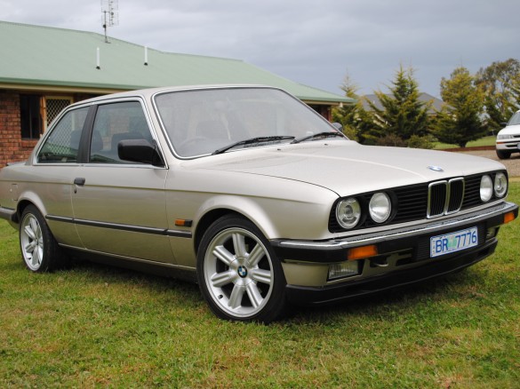 BMW 323i e30