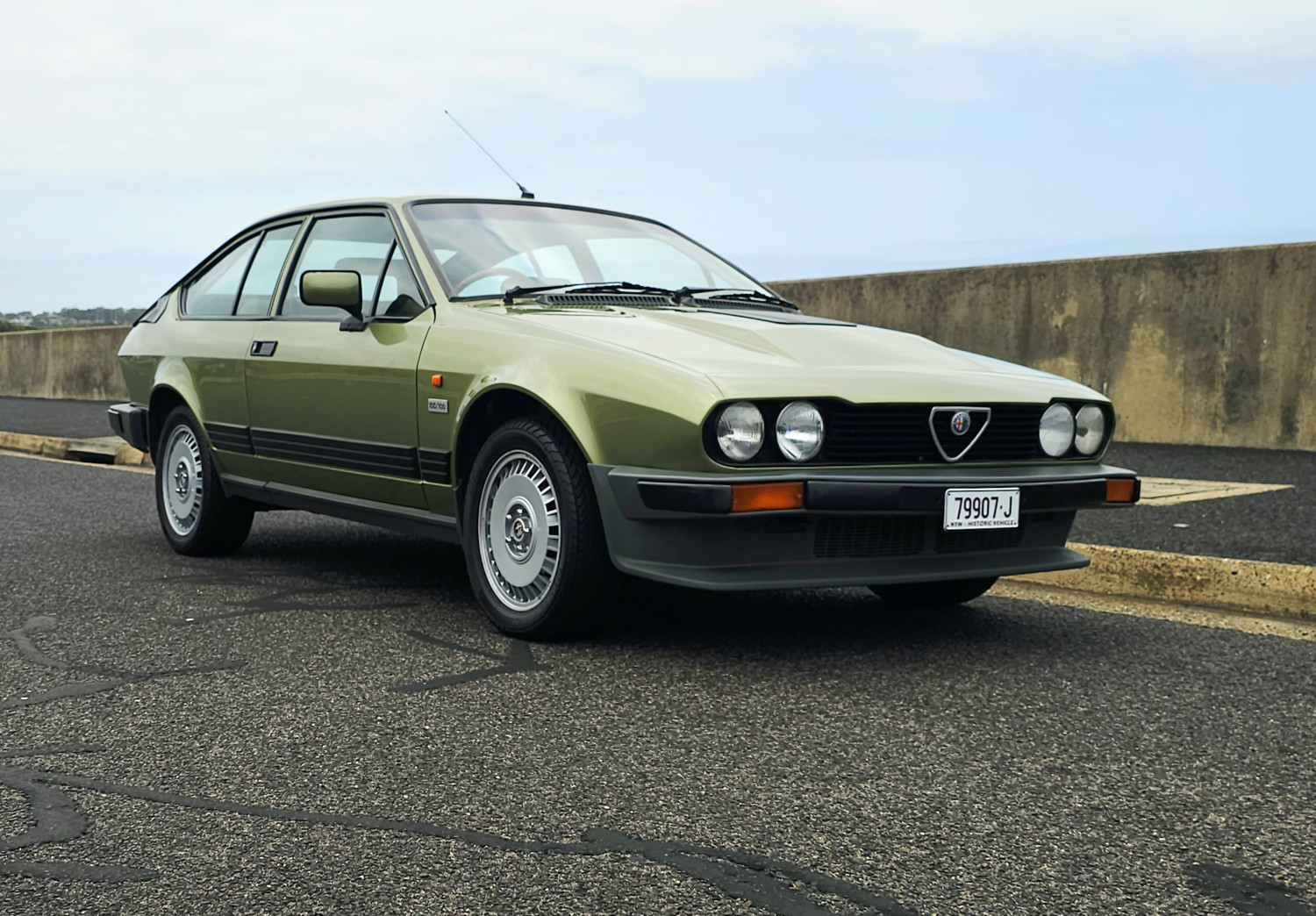 https://assets.shannons.com.au/TJ760EYAKCVFA01/G7EE7696M67W7ZP/5ep4r87t484l4muv/jpg/2400x1800x3/vehicle/1984-alfa-romeo-alfetta-gtv6-iniezione.jpg