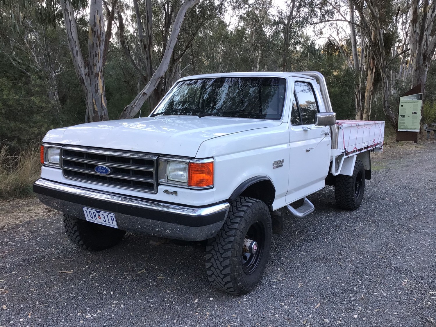 1985 Ford F350 (4x4)