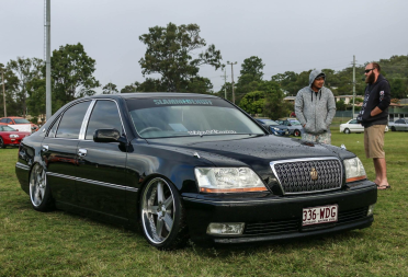 Toyota crown majesta 2001