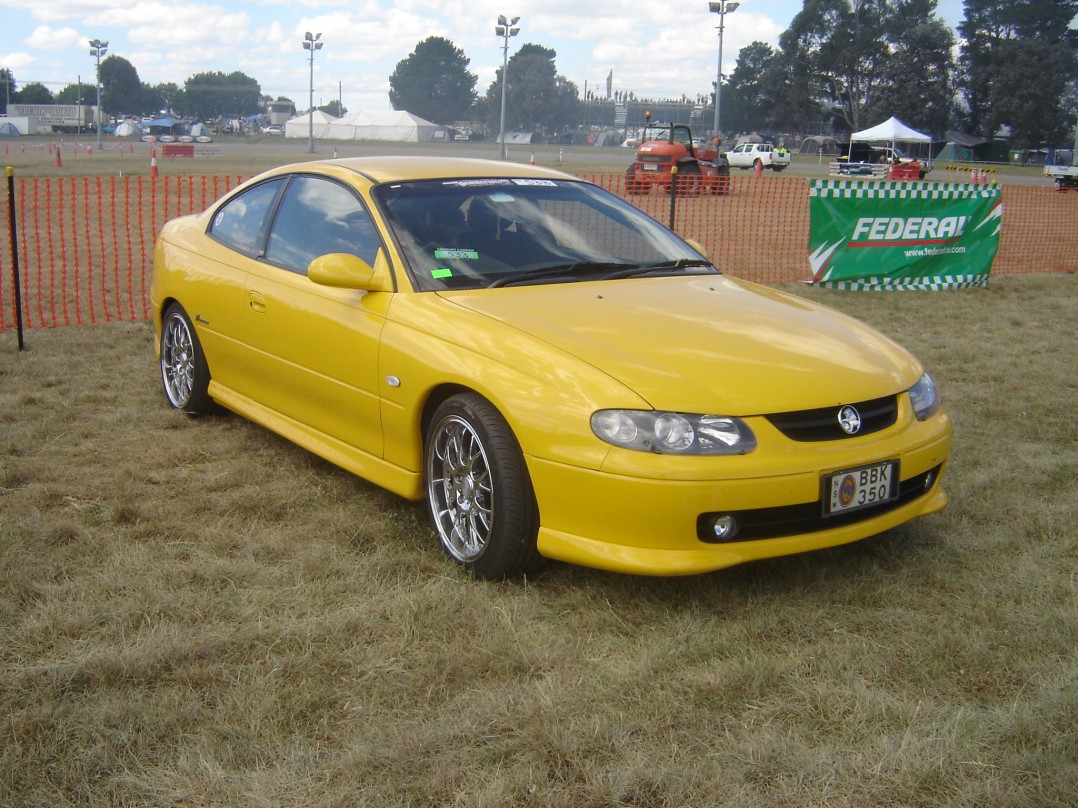 2004 Holden MONARO CV8