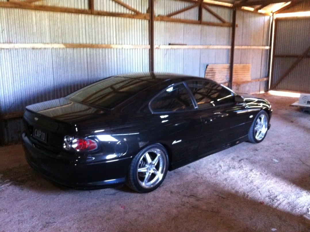 2004 Holden MONARO CV8-R