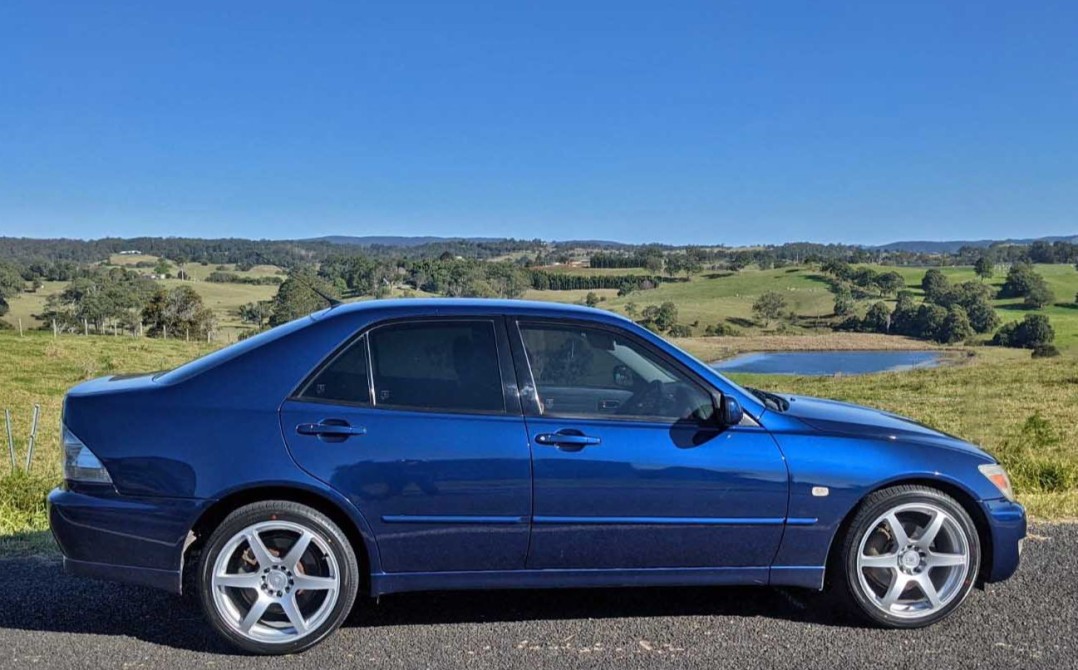 2004 Lexus IS200