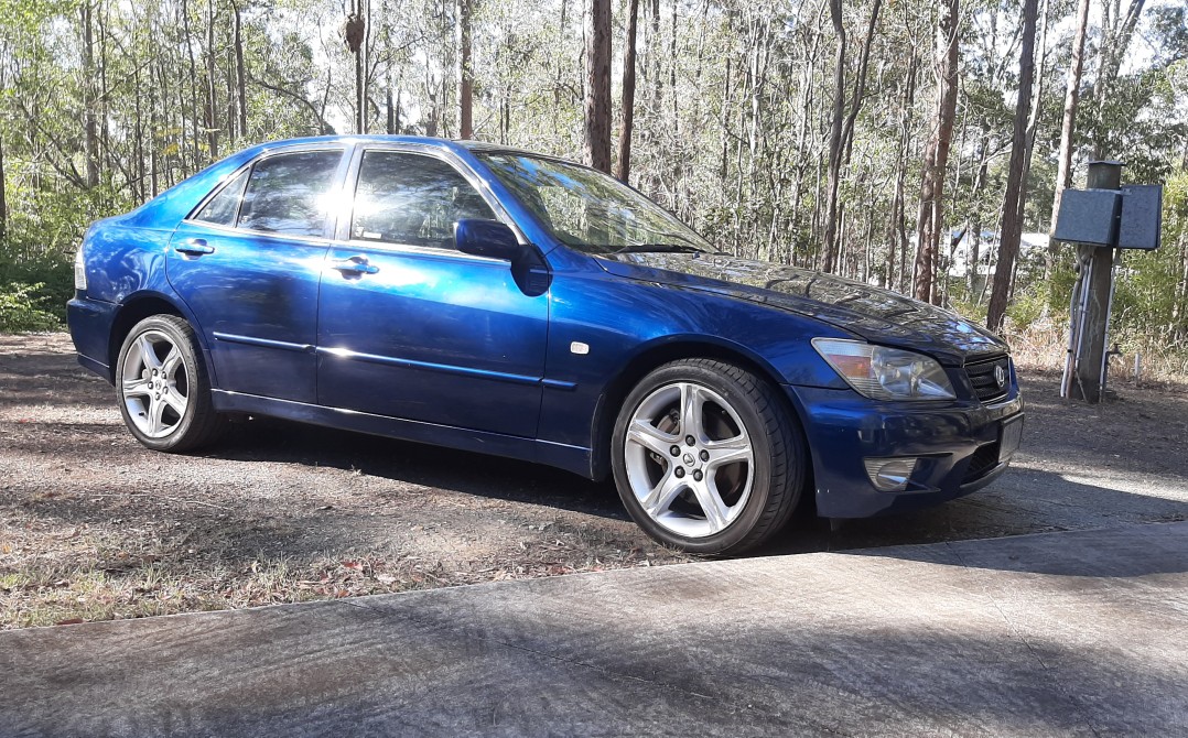 2004 Lexus IS200