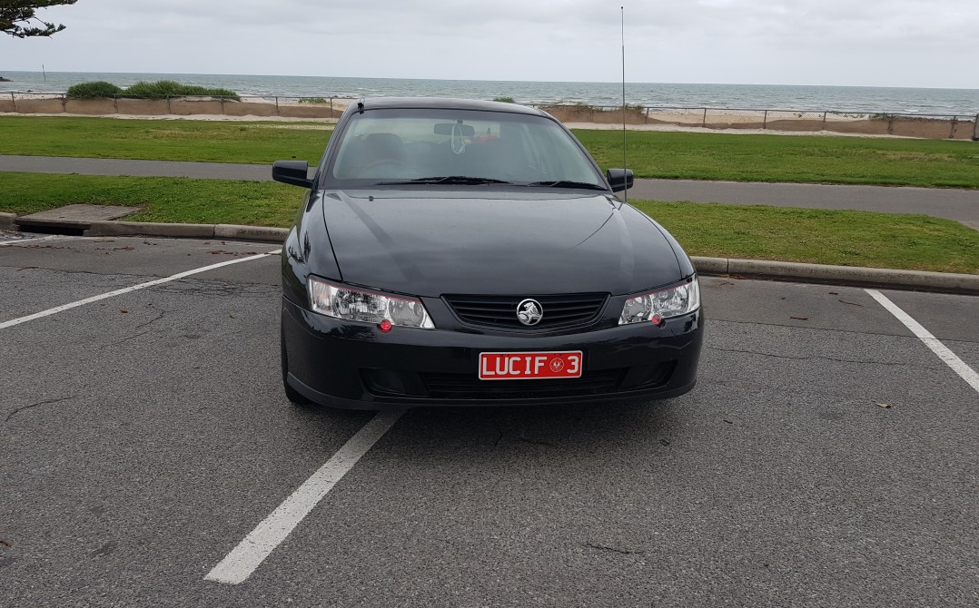 2004 Holden COMMODORE