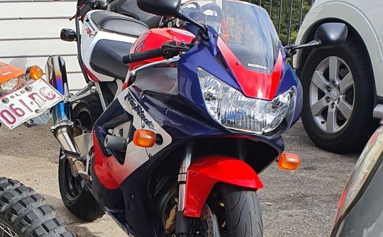 2000 Honda 929cc CBR900RR (FIREBLADE)