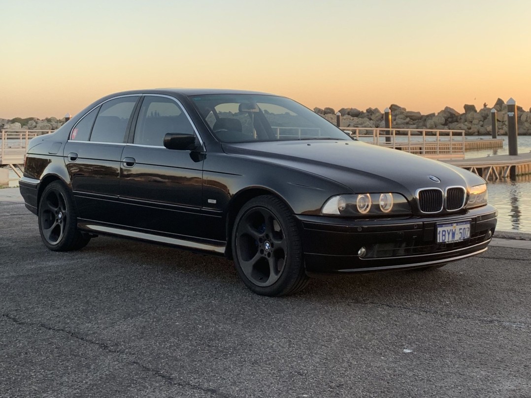 2003 BMW E39 530i