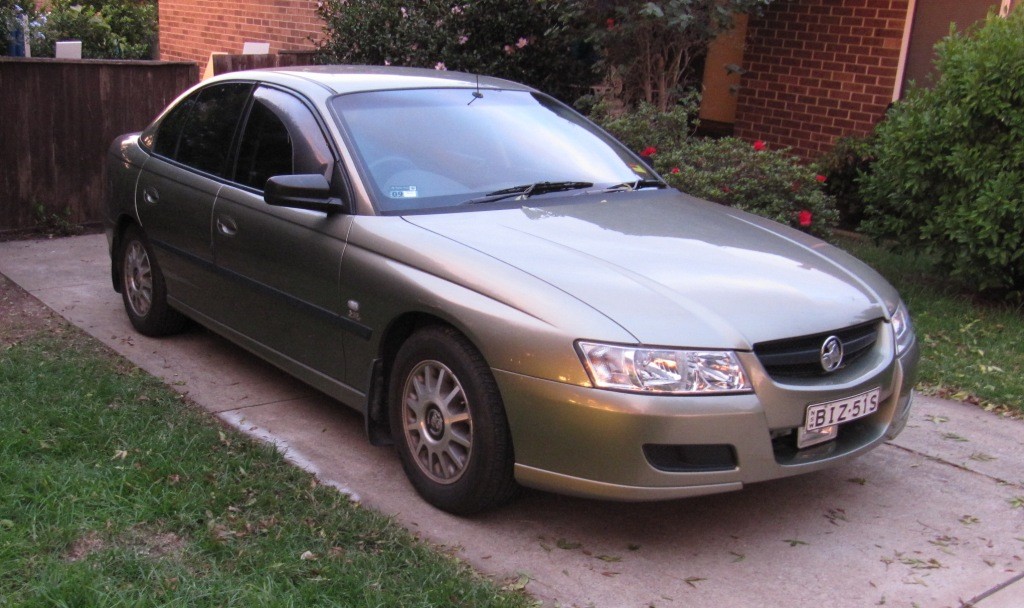 2004 Holden COMMODORE EXECUTIVE