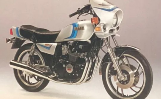 1981 Yamaha XJ550 RH  Cafe Racer in Silv