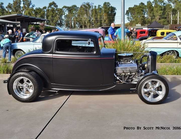 1932 Ford 3 window coupe
