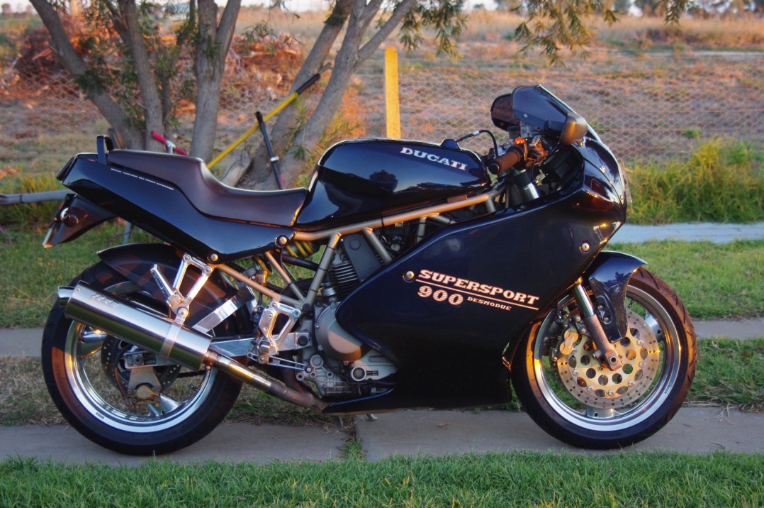1995 Ducati 900 SUPER SPORT