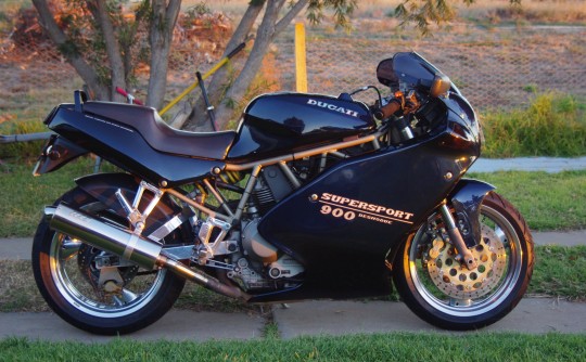 1995 Ducati 900 SUPER SPORT