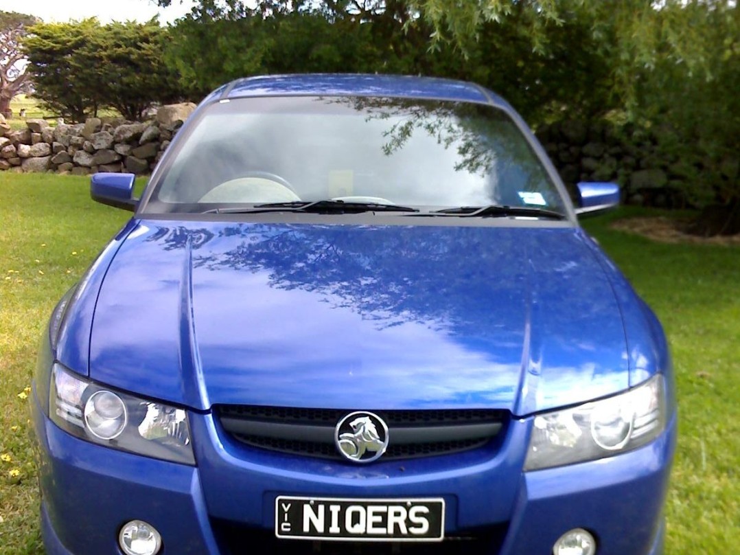 2004 Holden COMMODORE