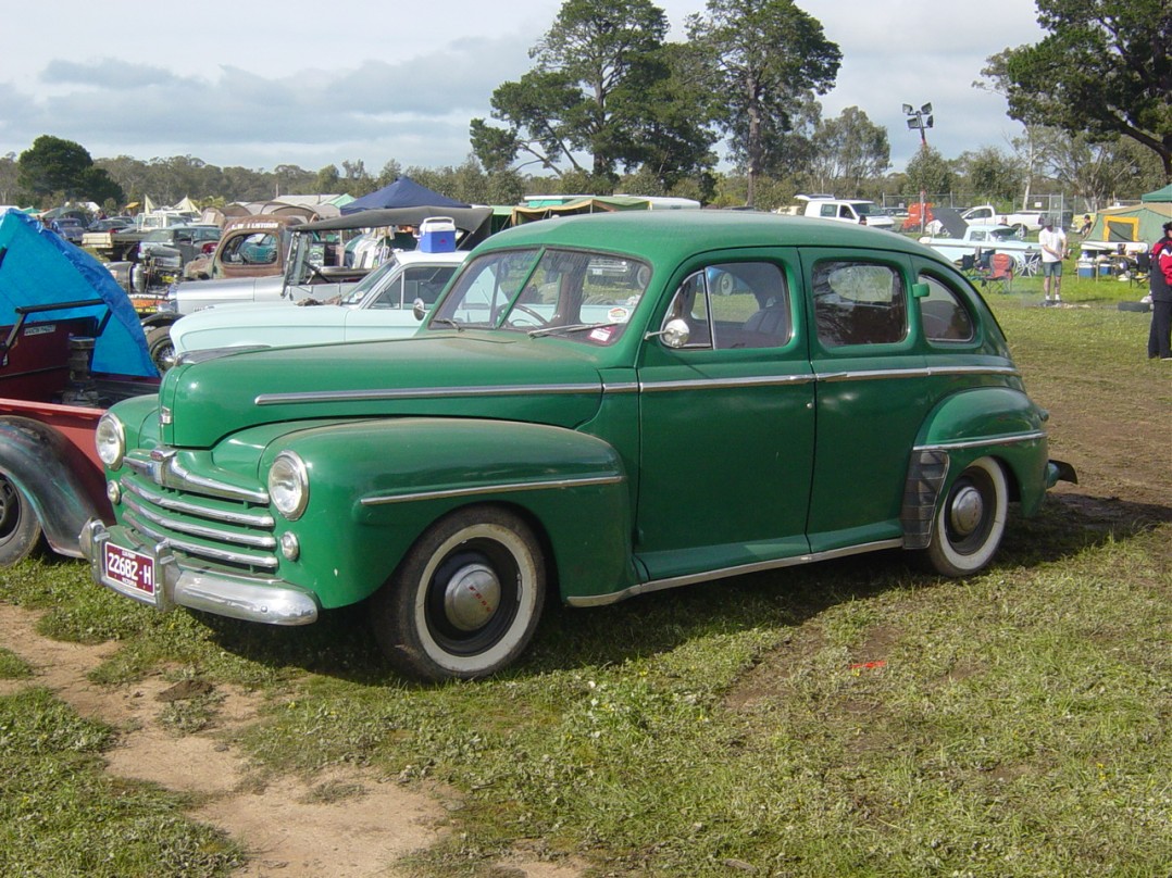 1948 Ford DELUXE