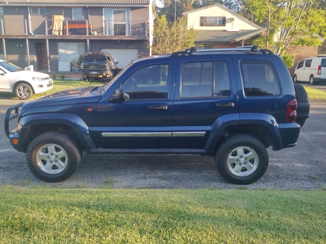 2005 Jeep CHEROKEE LIMITED (4x4)