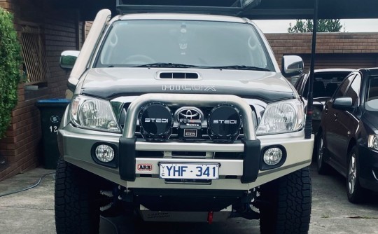 2011 Toyota HILUX SR5 (4x4)