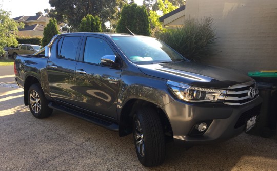 2016 Toyota HILUX SR5 (4x4)