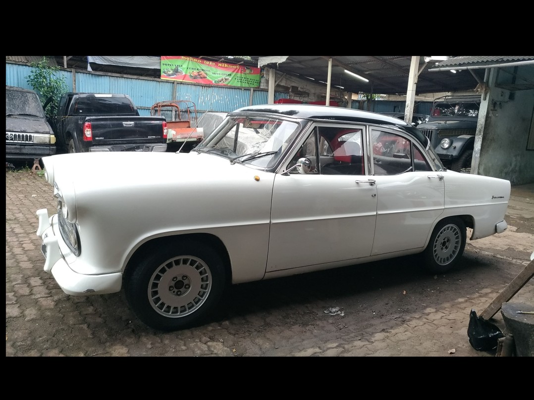 1957 Simca Versailles