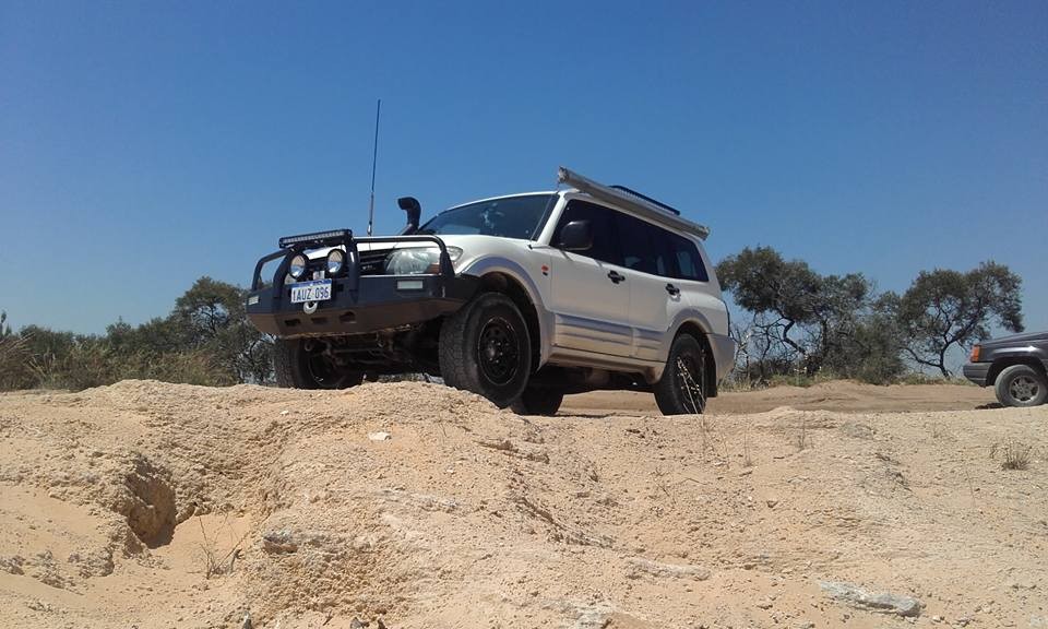 2000 Mitsubishi PAJERO GLS LWB (4x4)