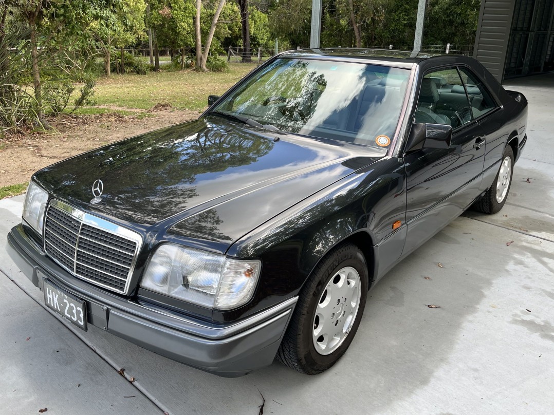 1993 Mercedes-Benz E320