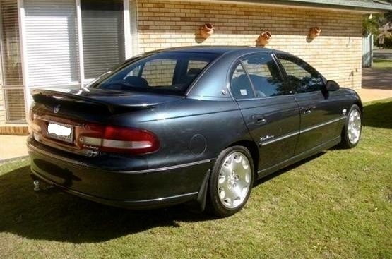 2000 Holden Calais International