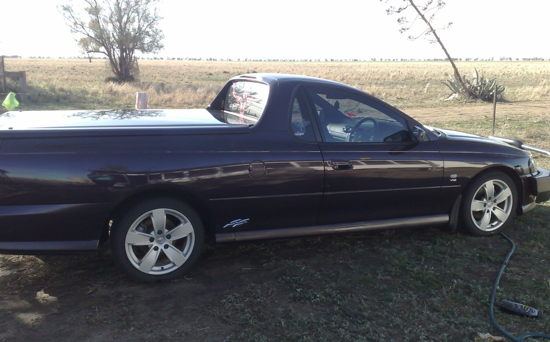2003 Holden COMMODORE