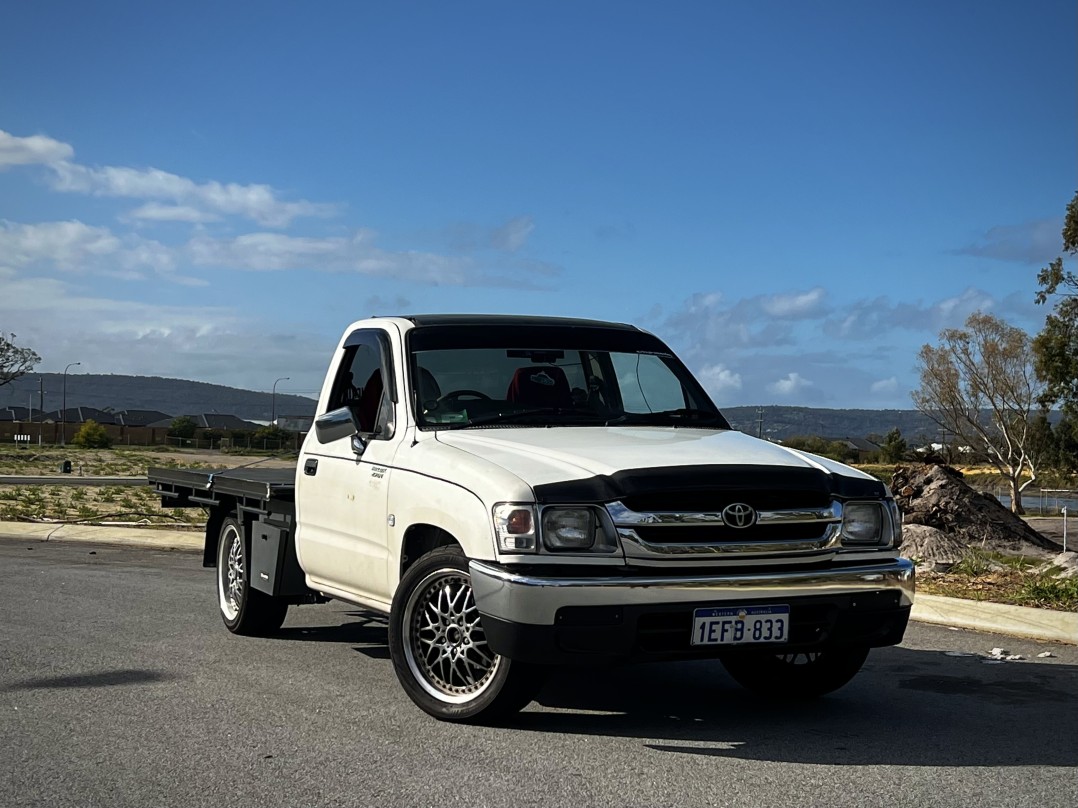 2004 Toyota HILUX WORKMATE