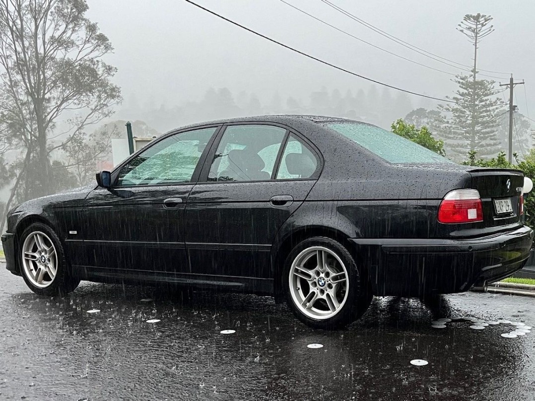 2001 BMW E39 530i Sport