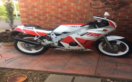 1986 Yamaha FZR400