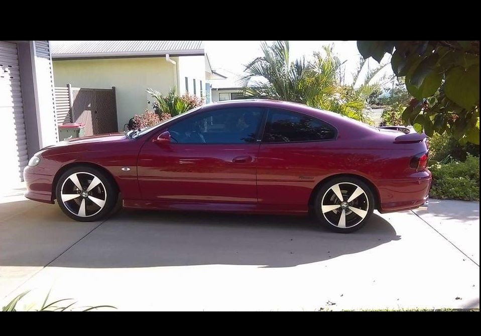 2004 Holden MONARO CV8-R