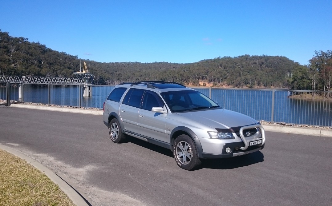 2005 Holden Adventra LX8