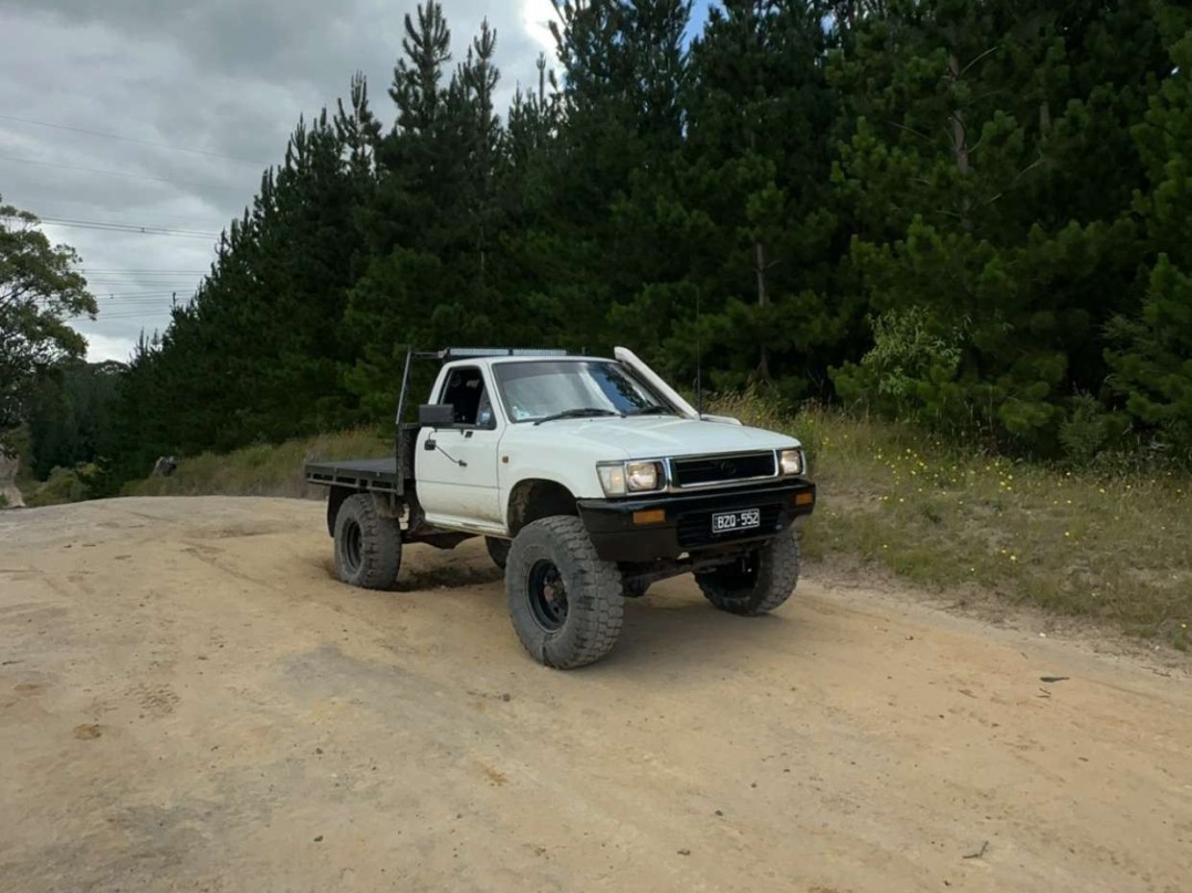 1997 Toyota HILUX (4x4)