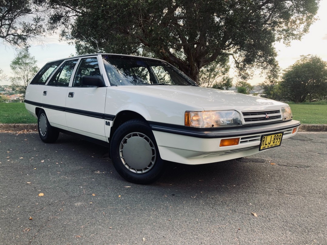 1990 Mitsubishi Magna