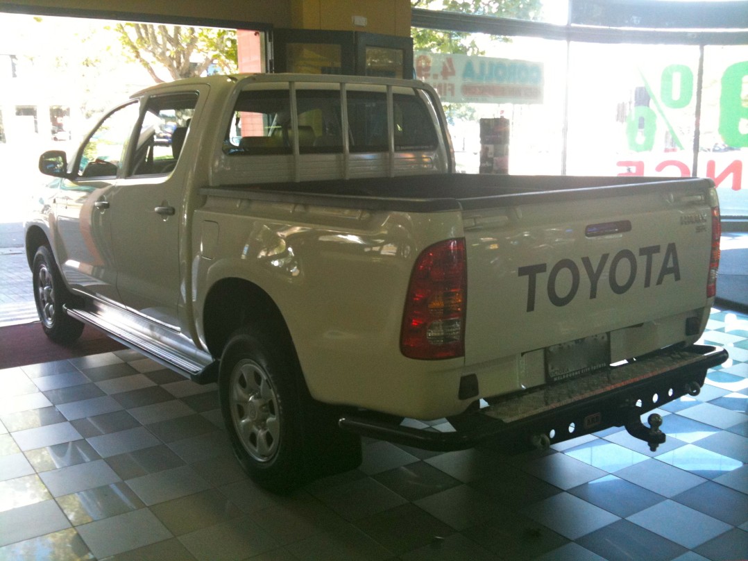 2010 Toyota HILUX (4x4)