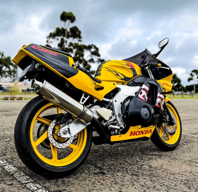 1992 Honda 249cc CBR250RR (FIREBLADE)