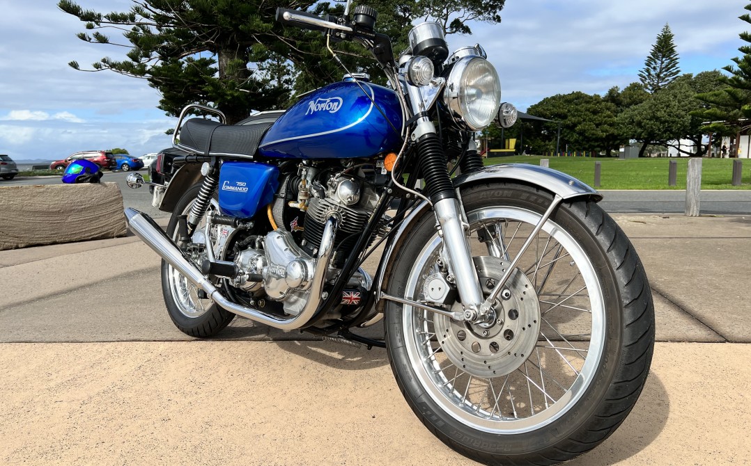 Norton Commando in Interstate guise - same Norton, different tank, seat and side covers. 