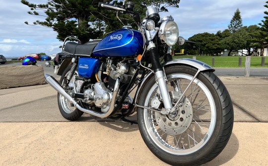 Norton Commando in Interstate guise - same Norton, different tank, seat and side covers. 