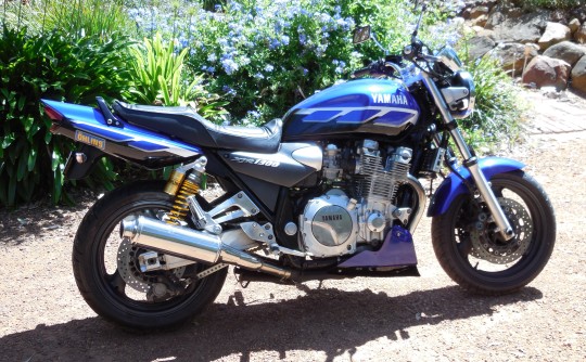 2000 Yamaha XJR1300