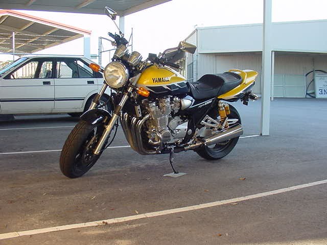 2000 Yamaha XJR1300