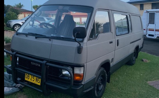 1985 Toyota HIACE COMMUTER