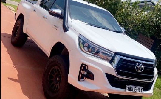 2018 Toyota HILUX SR5 (4x4)