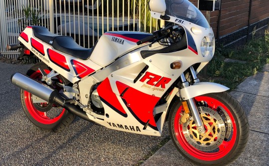 1987 Yamaha 989cc FZR1000